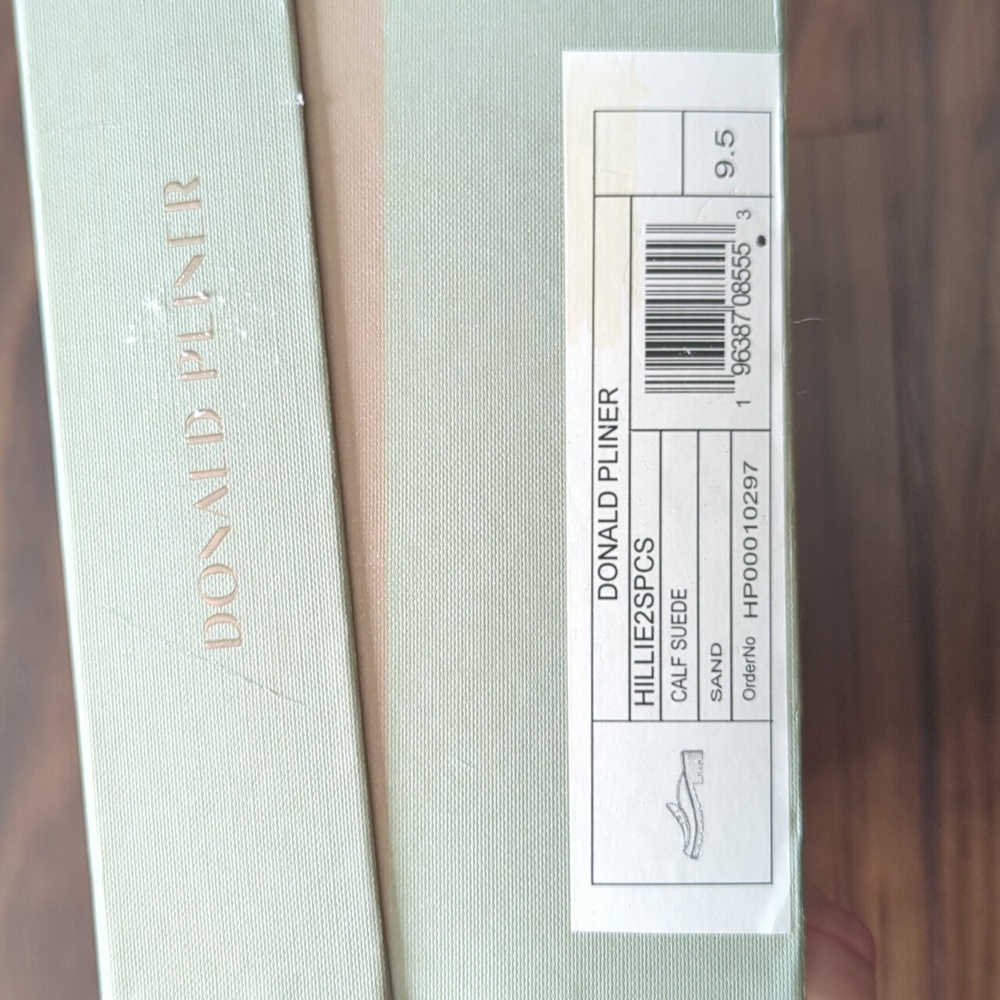 Brand new Donald Pliner calf suede shoes